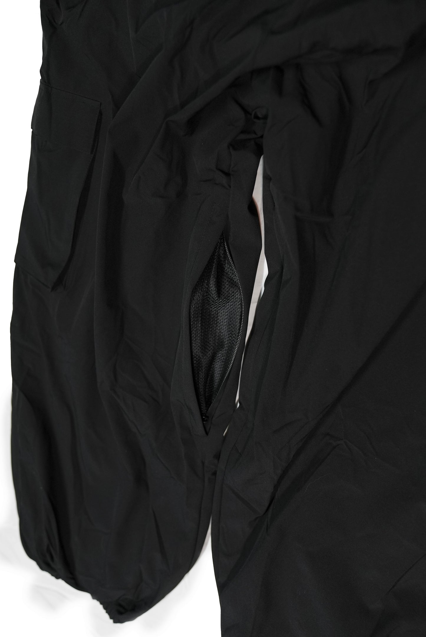 R8 Cargos Black