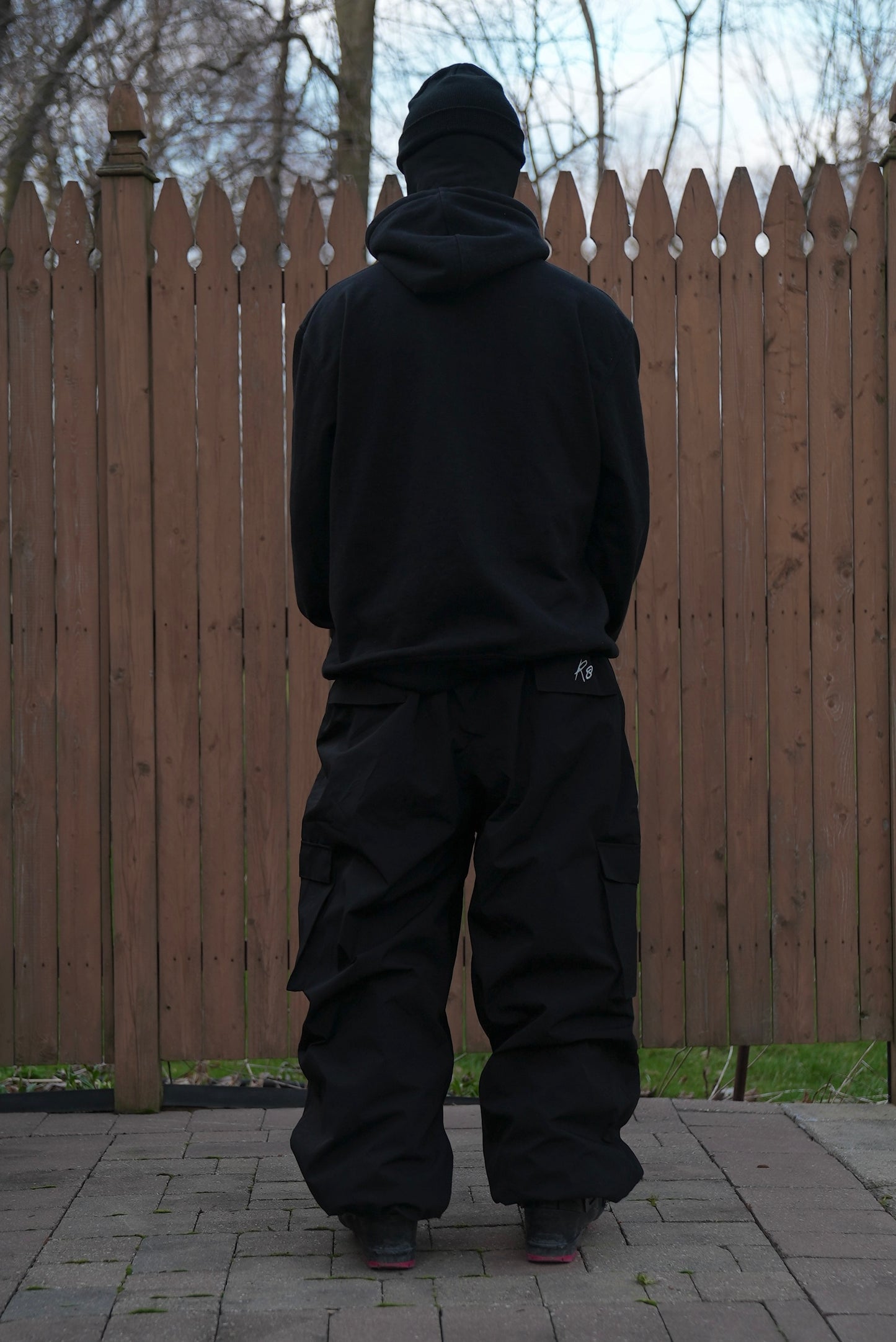 R8 Cargos Black